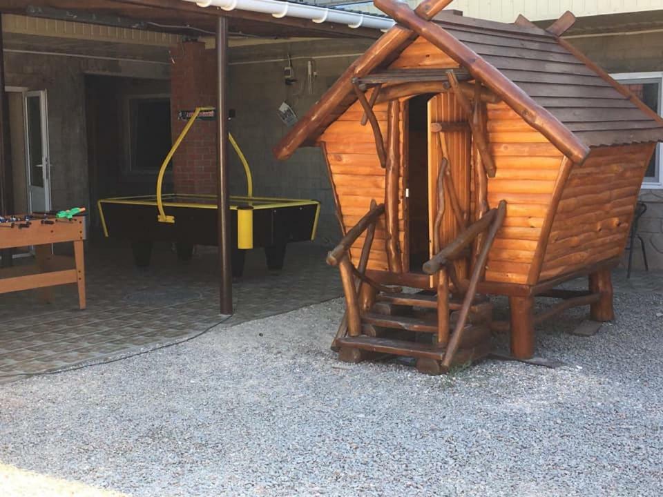Hotel Lastochka Salisnyj Port Exterior foto